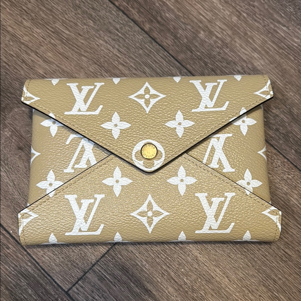 Louis Vuitton Beige Kirigami Monogram Giant Medium Pochette Limited Edition